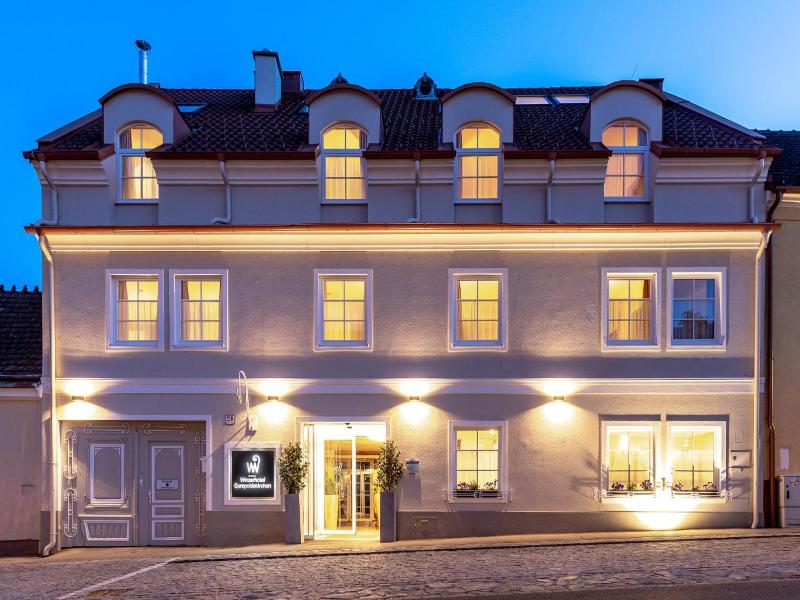 Winzerhotel Gumpoldskirchen image