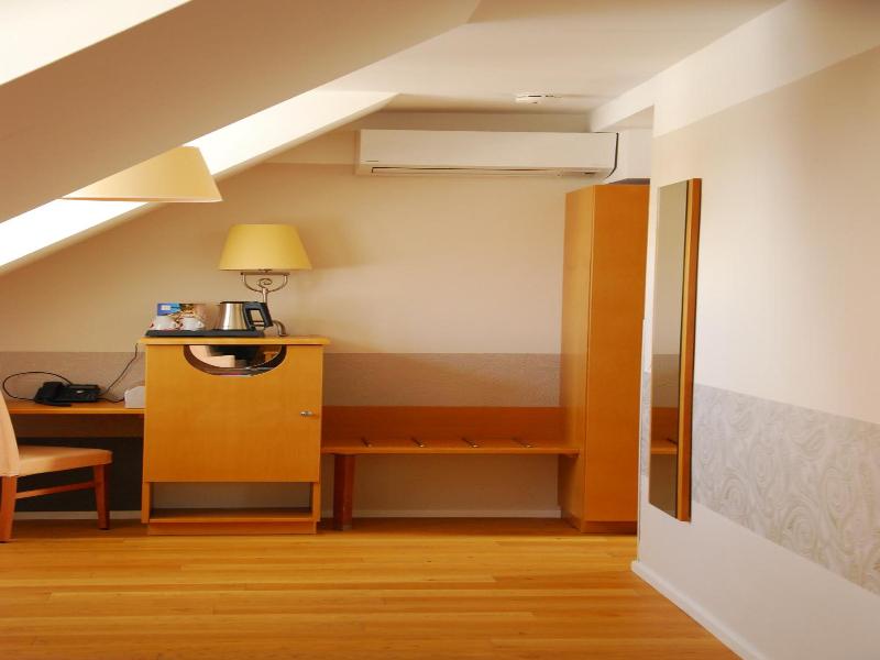 Winzerhotel Gumpoldskirchen image