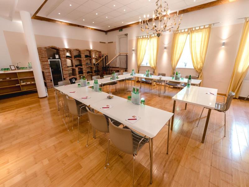 Winzerhotel Gumpoldskirchen image