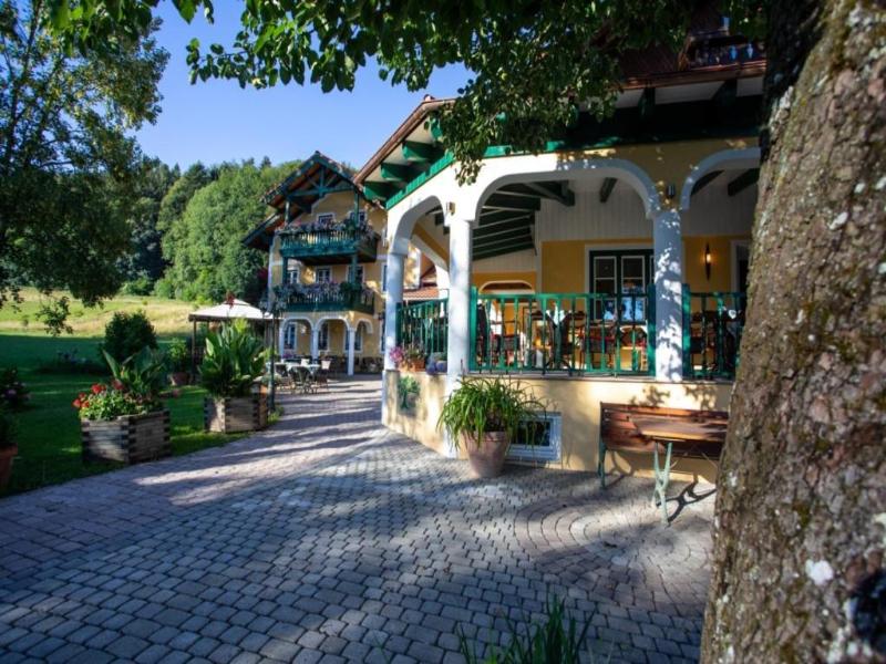 Landhotel Waldmv Hle image