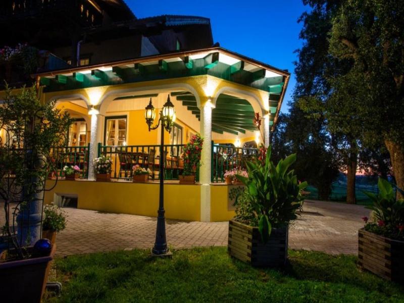 Landhotel Waldmv Hle image