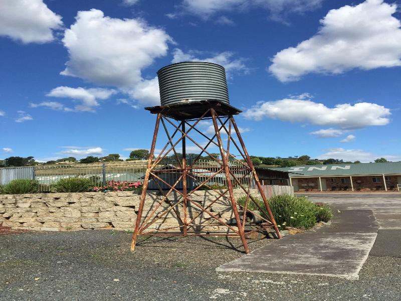 Tuckerbox Motor Inn