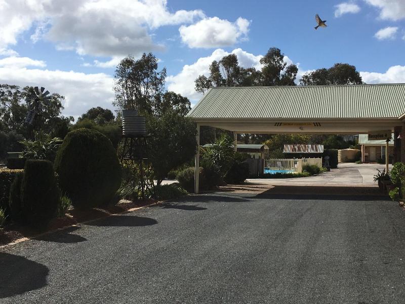 Tuckerbox Motor Inn