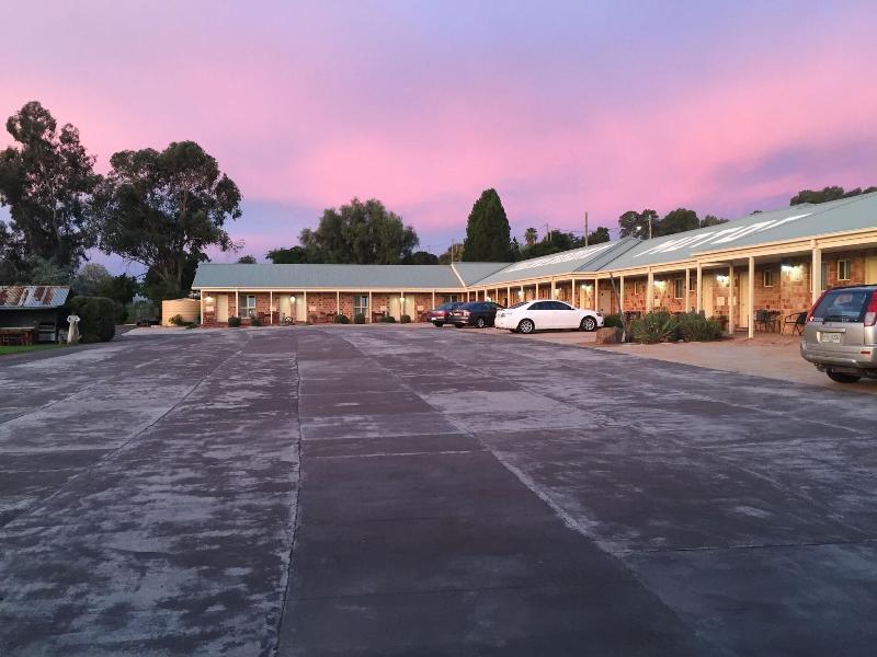 Tuckerbox Motor Inn