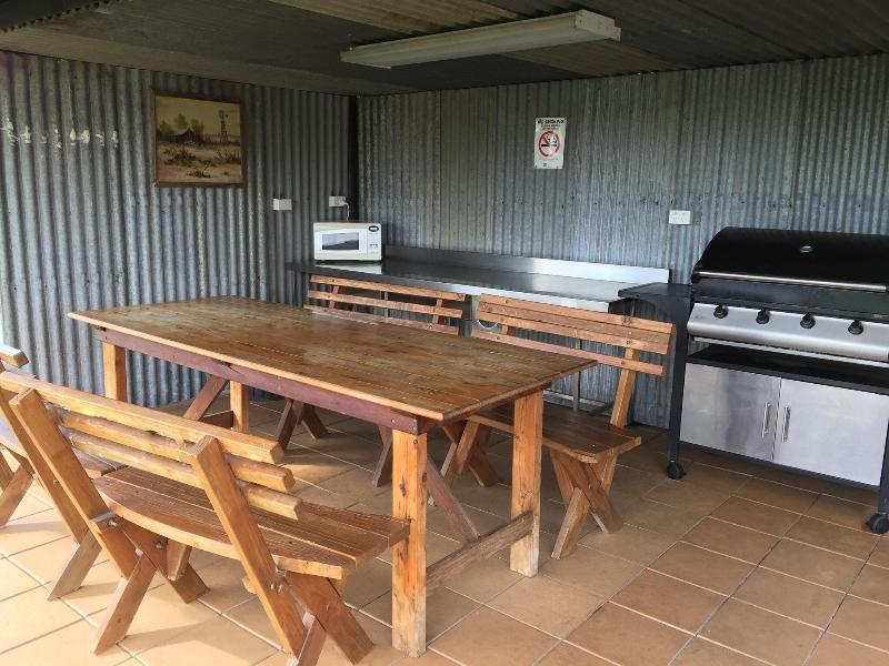Tuckerbox Motor Inn
