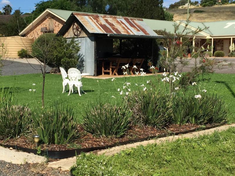 Tuckerbox Motor Inn