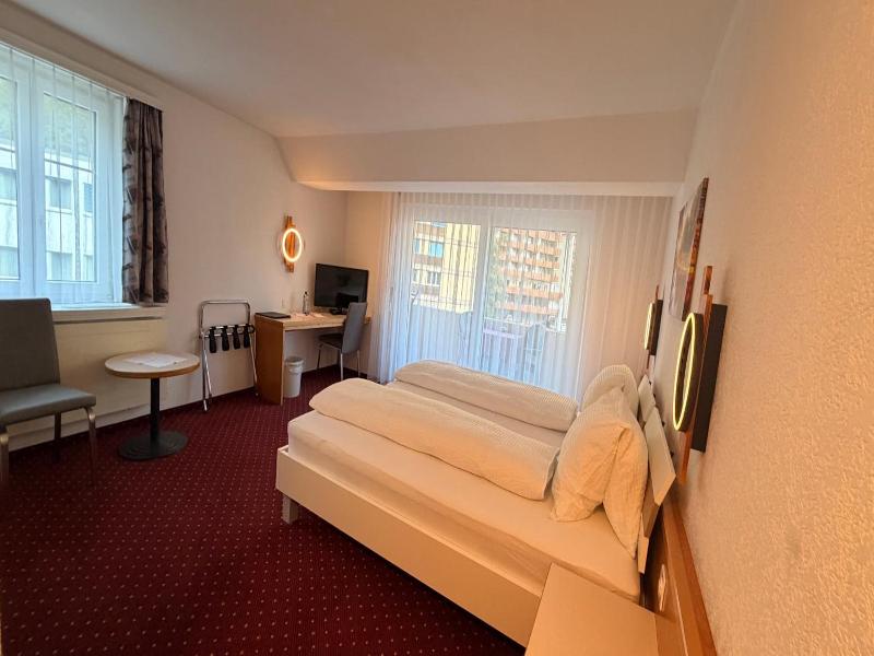 Hotel Heilquelle image