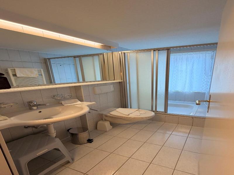 Hotel Heilquelle image