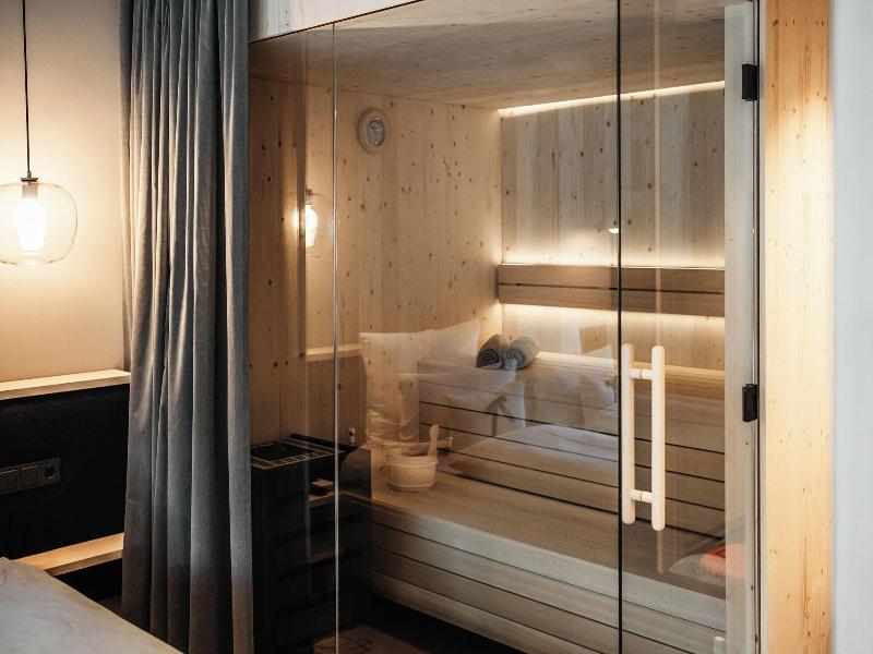Amrai Suites image