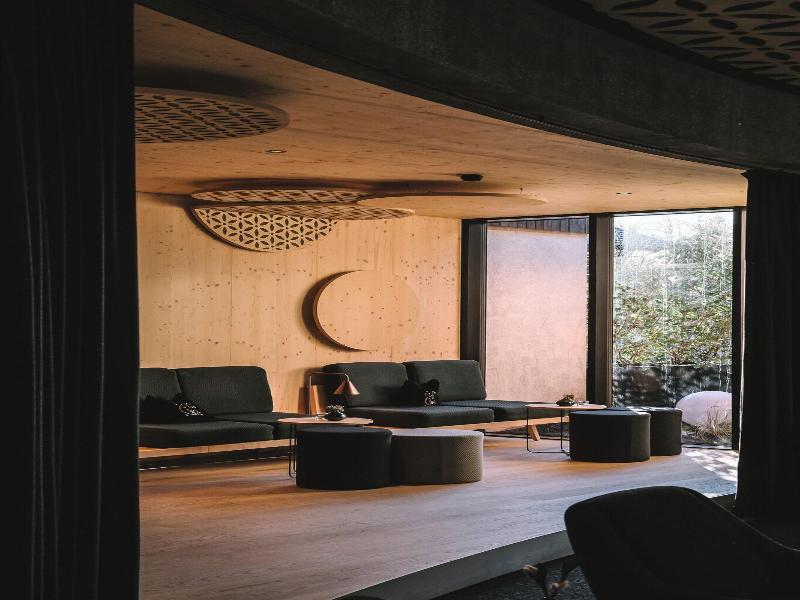 Amrai Suites image