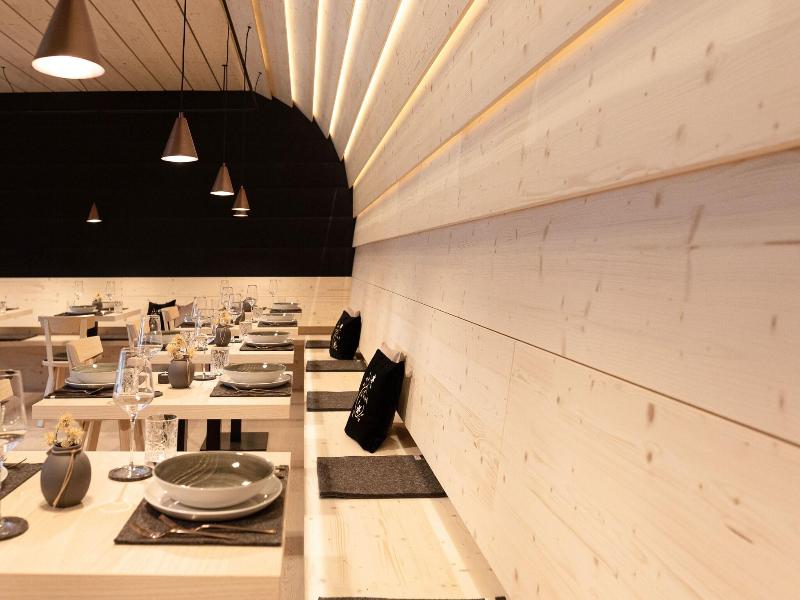 Amrai Suites image