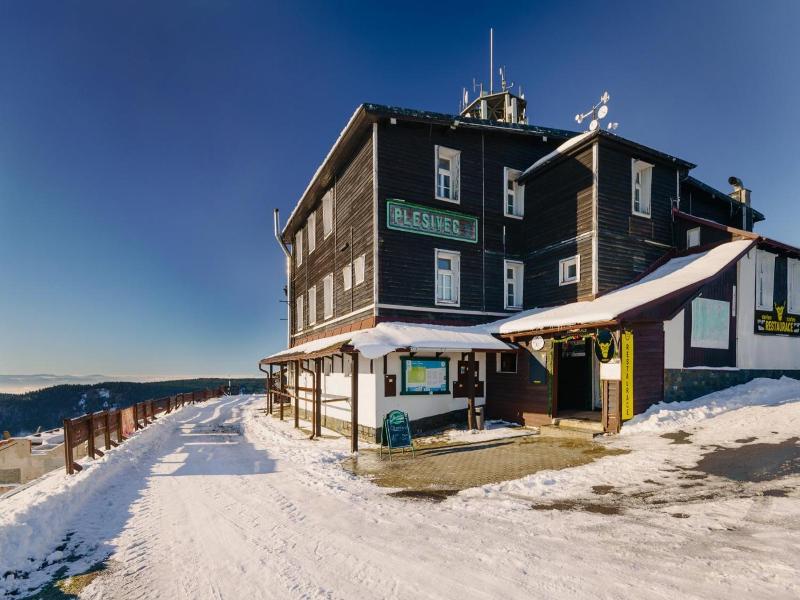Hotel Plesivec image