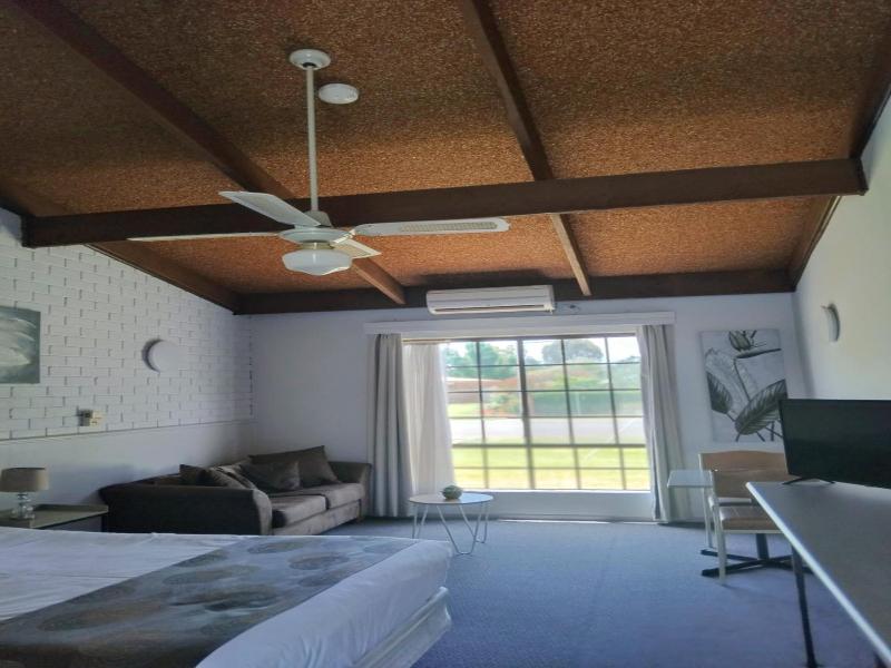 Bakery Park Motor Inn