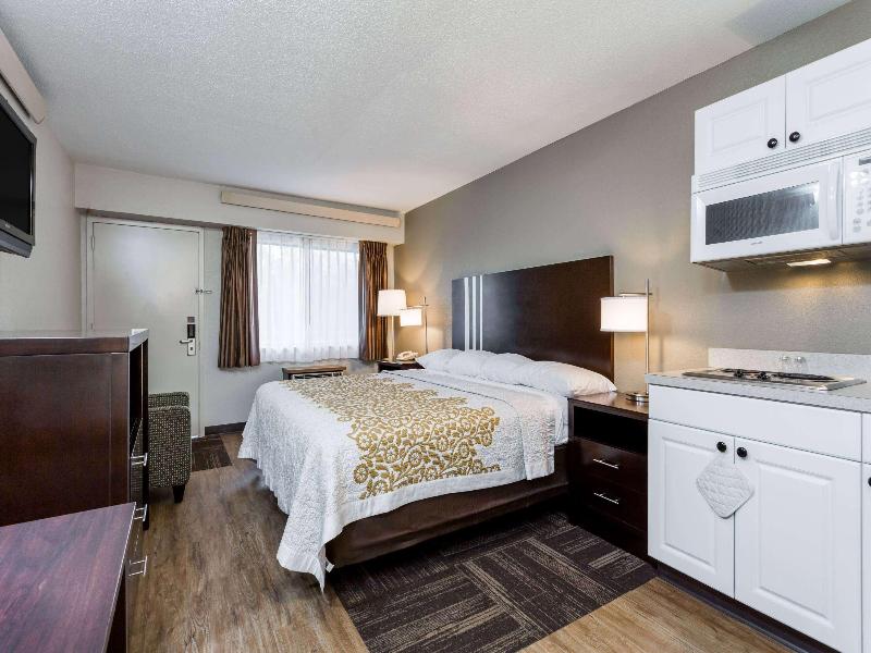 Days Inn by Wyndham Harrisburg North image