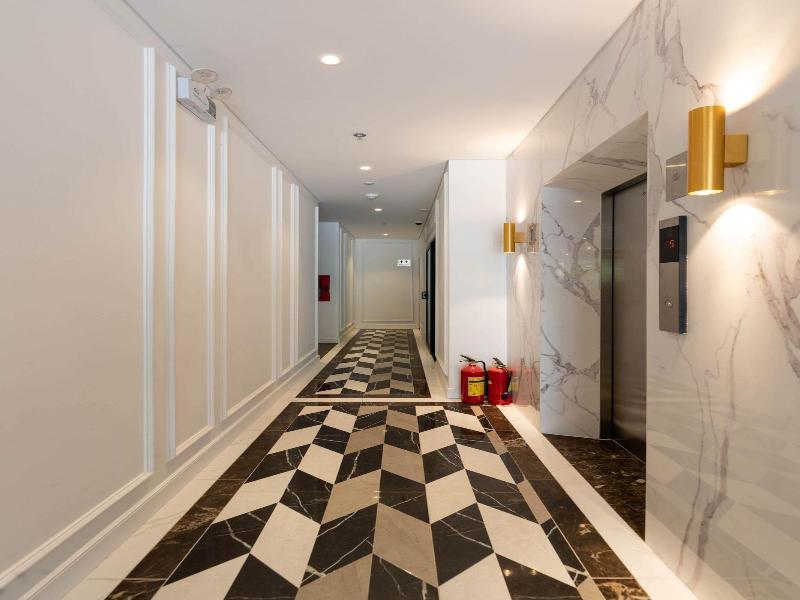 Louis Mo Apartment image
