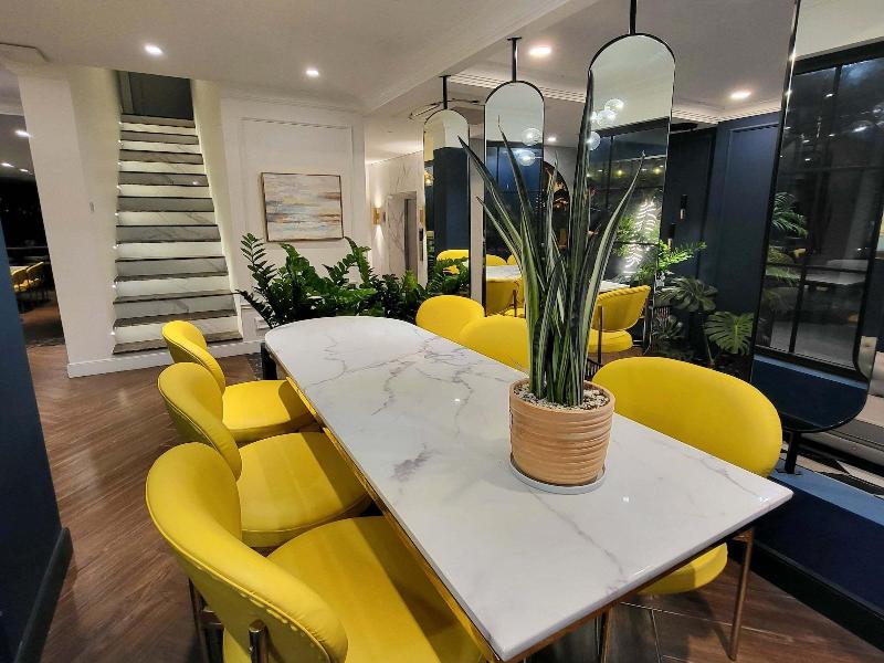 Louis Mo Apartment image