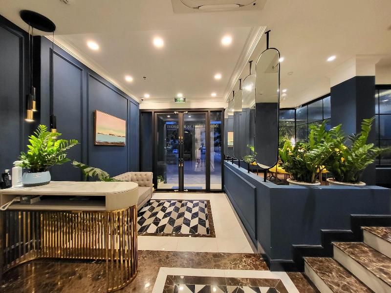 Louis Mo Apartment image