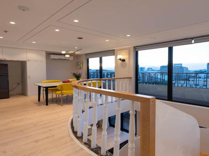 Louis Mo Apartment image
