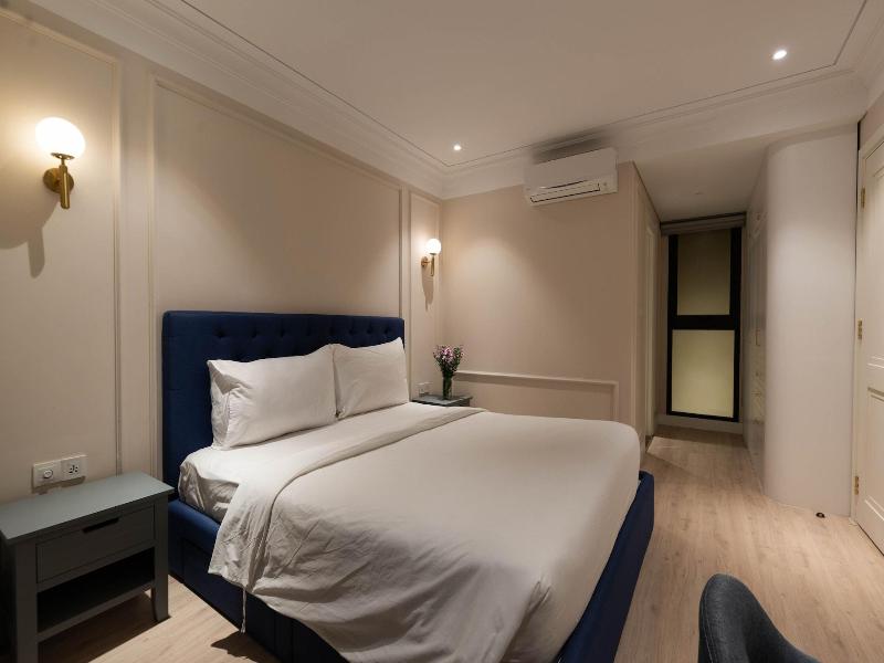 Louis Mo Apartment image
