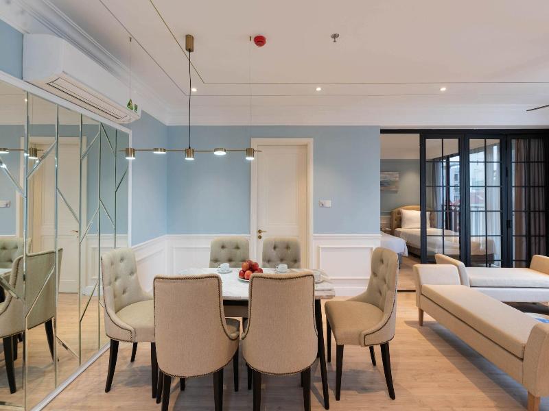 Louis Mo Apartment image
