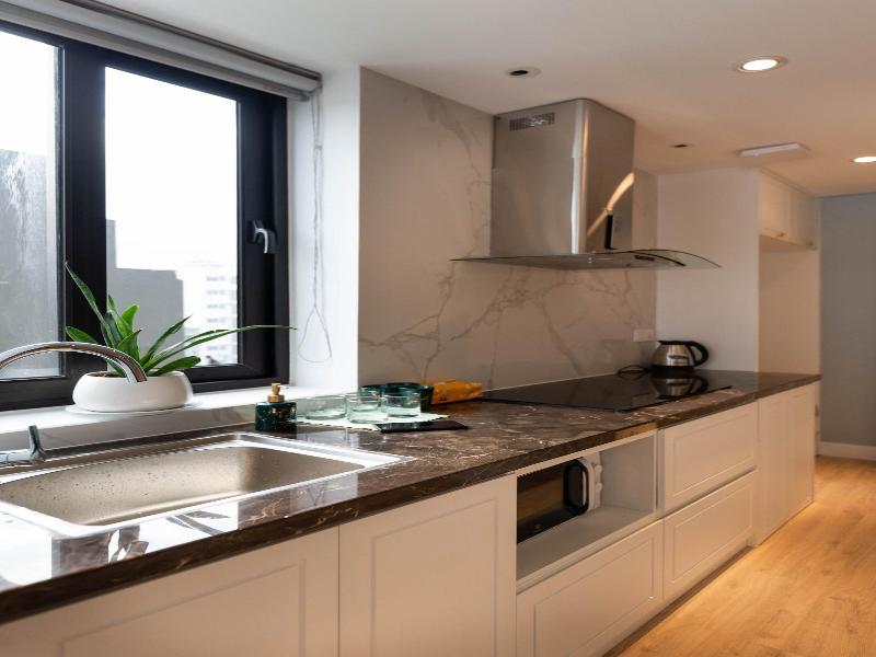 Louis Mo Apartment image