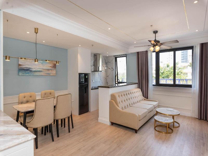 Louis Mo Apartment image