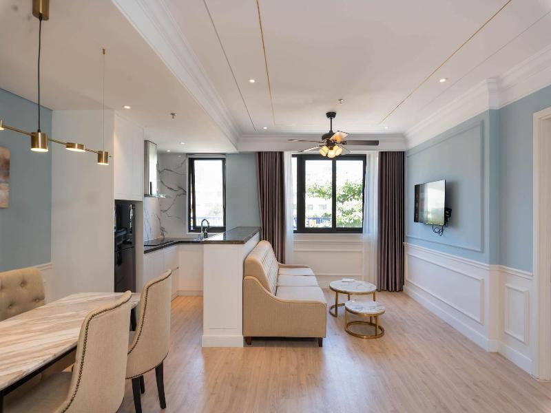Louis Mo Apartment image