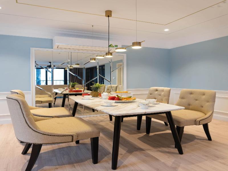 Louis Mo Apartment image