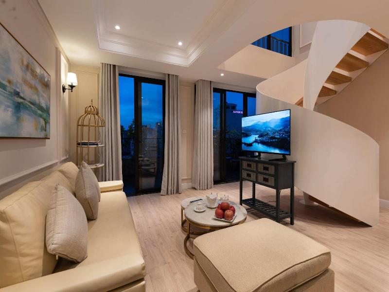 Louis Mo Apartment image