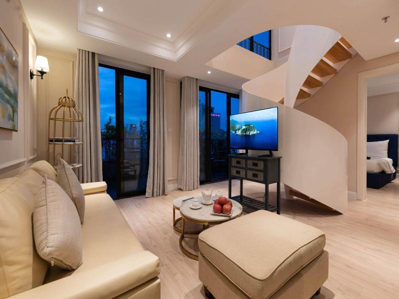 Louis Mo Apartment image