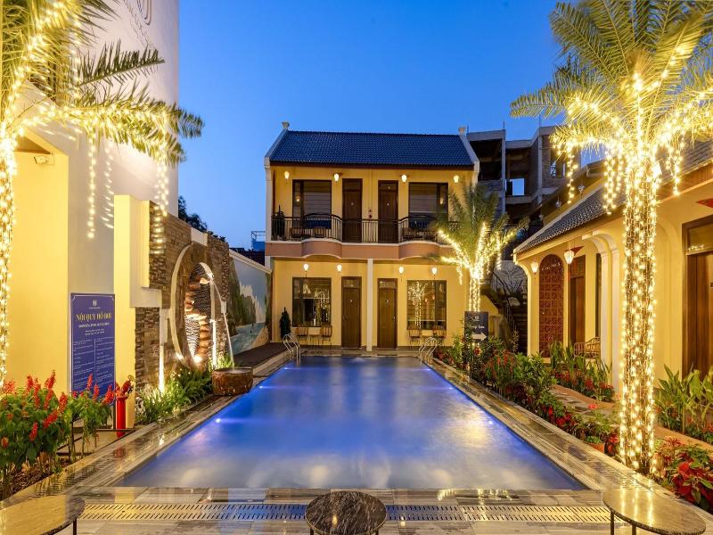 Tam Coc Center Luxury Hotel & Villa image