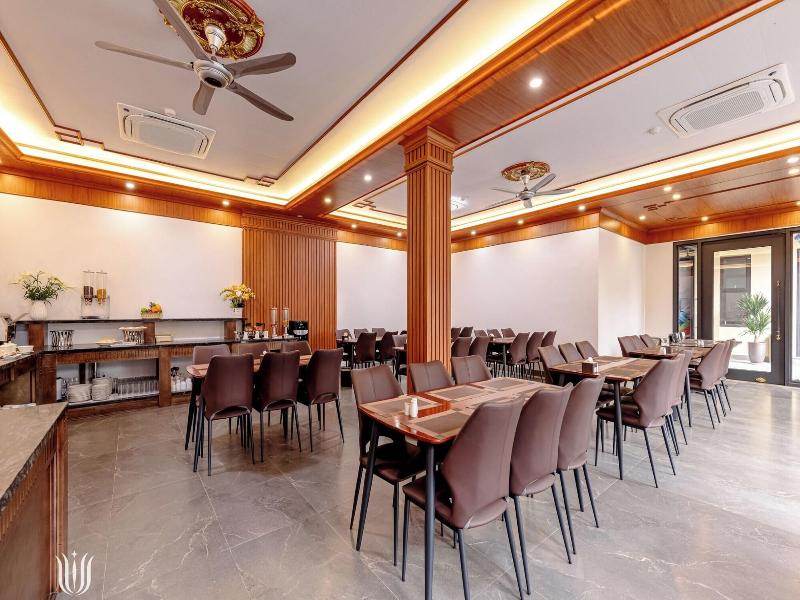 Tam Coc Center Luxury Hotel & Villa image