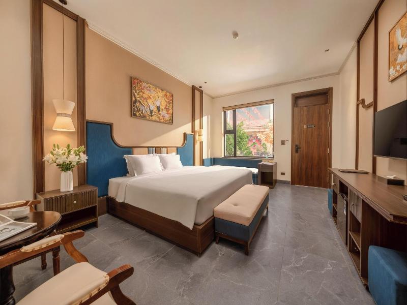 Tam Coc Center Luxury Hotel & Villa image