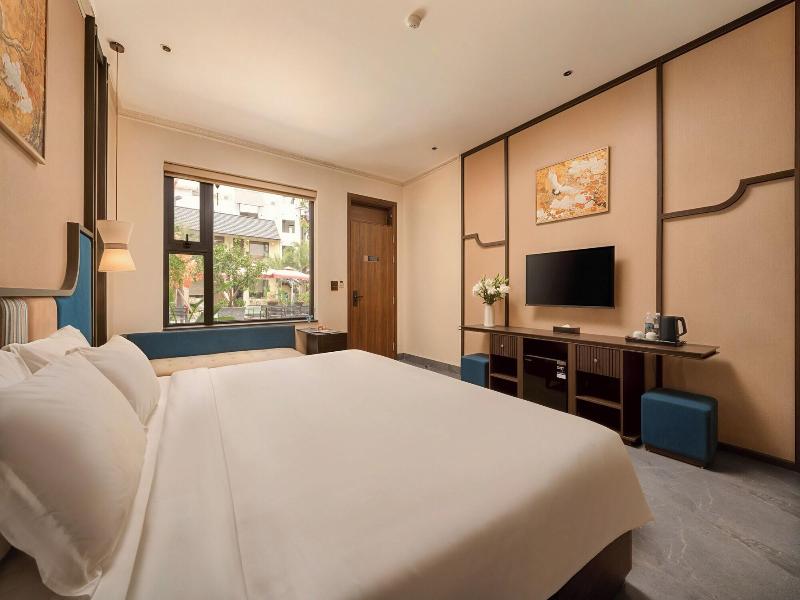 Tam Coc Center Luxury Hotel & Villa image