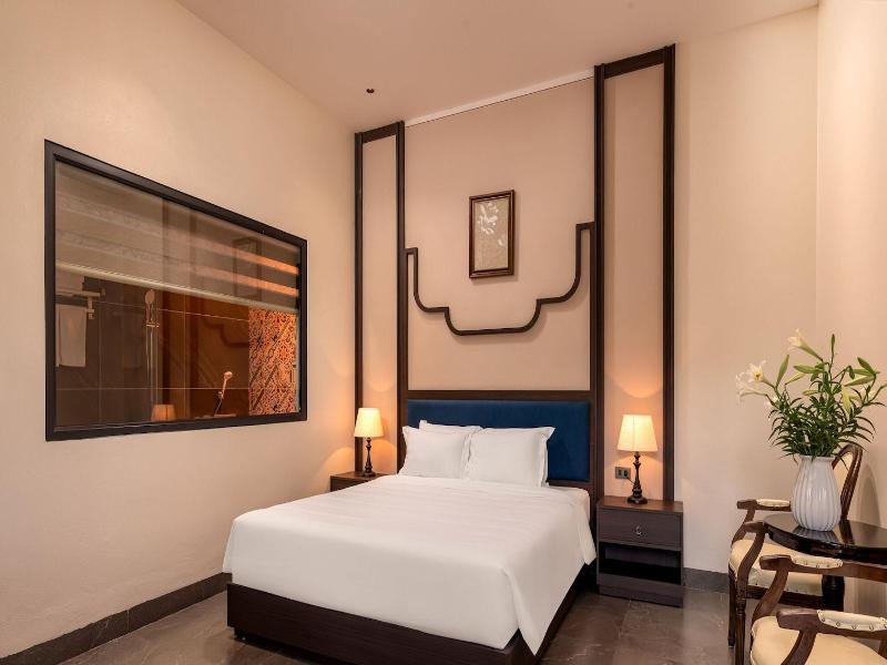 Tam Coc Center Luxury Hotel & Villa image