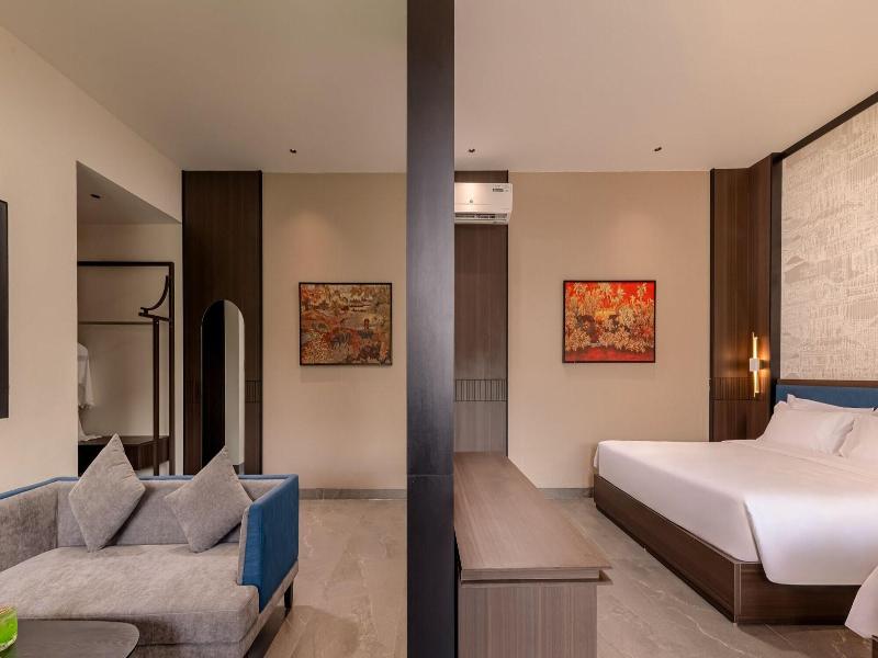 Tam Coc Center Luxury Hotel & Villa image