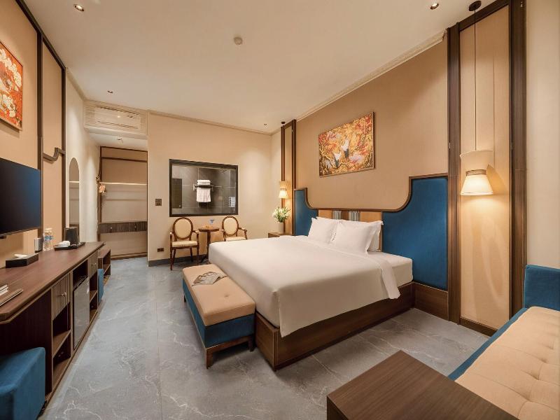 Tam Coc Center Luxury Hotel & Villa image