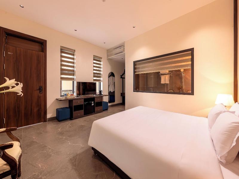 Tam Coc Center Luxury Hotel & Villa image