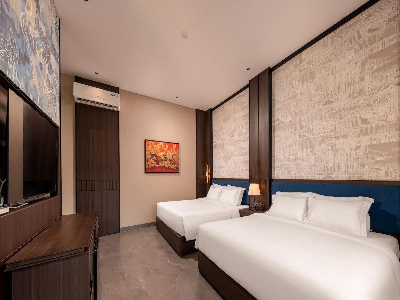 Tam Coc Center Luxury Hotel & Villa image