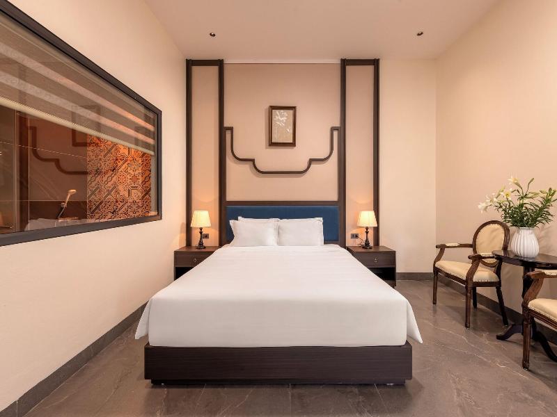 Tam Coc Center Luxury Hotel & Villa image