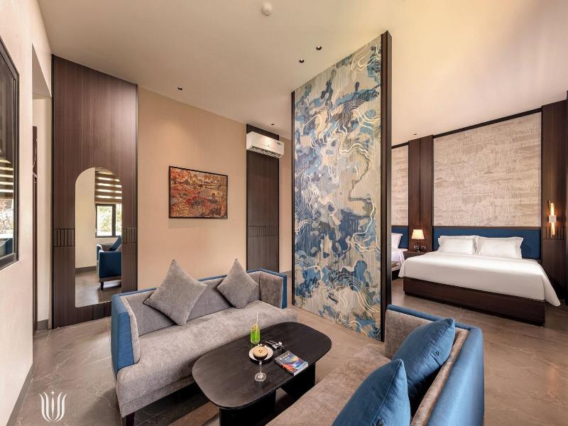 Tam Coc Center Luxury Hotel & Villa image