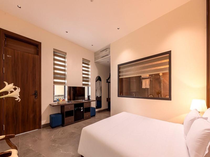 Tam Coc Center Luxury Hotel & Villa image