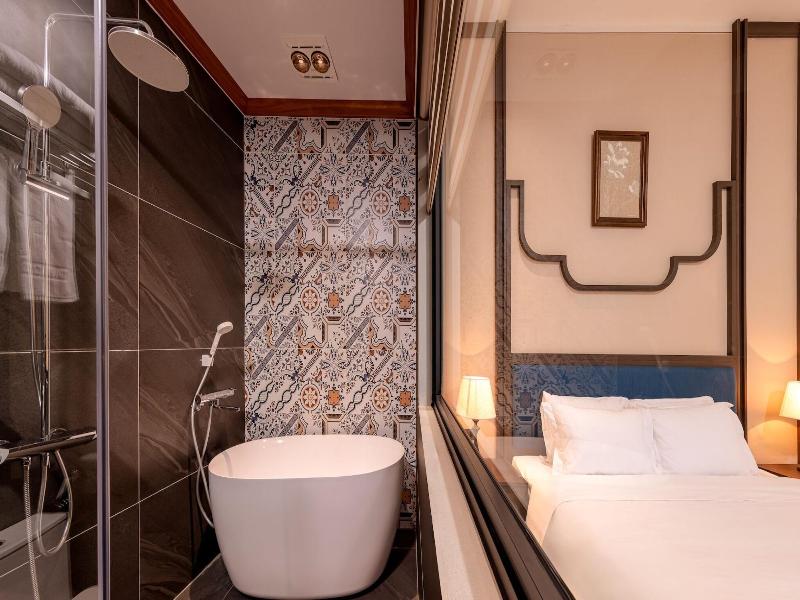 Tam Coc Center Luxury Hotel & Villa image