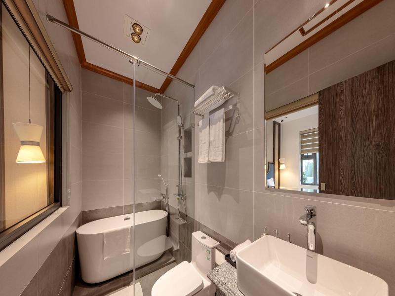 Tam Coc Center Luxury Hotel & Villa image