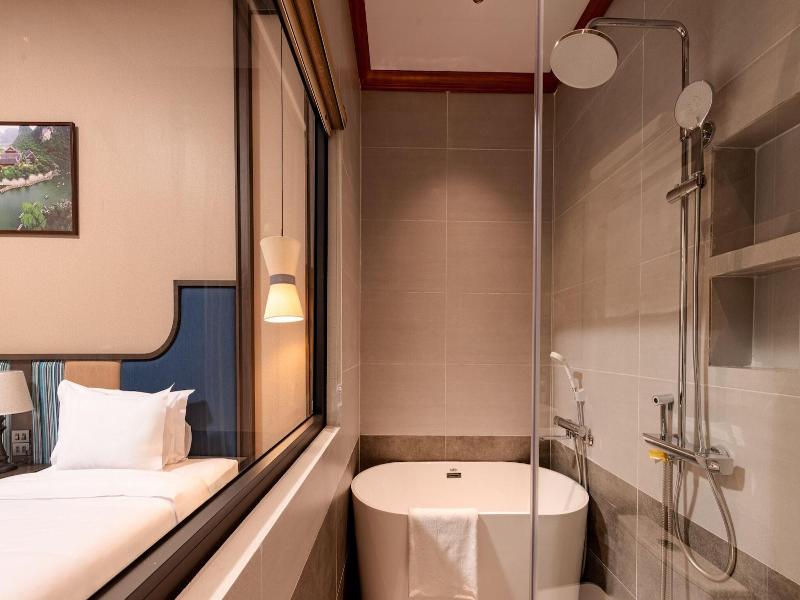 Tam Coc Center Luxury Hotel & Villa image