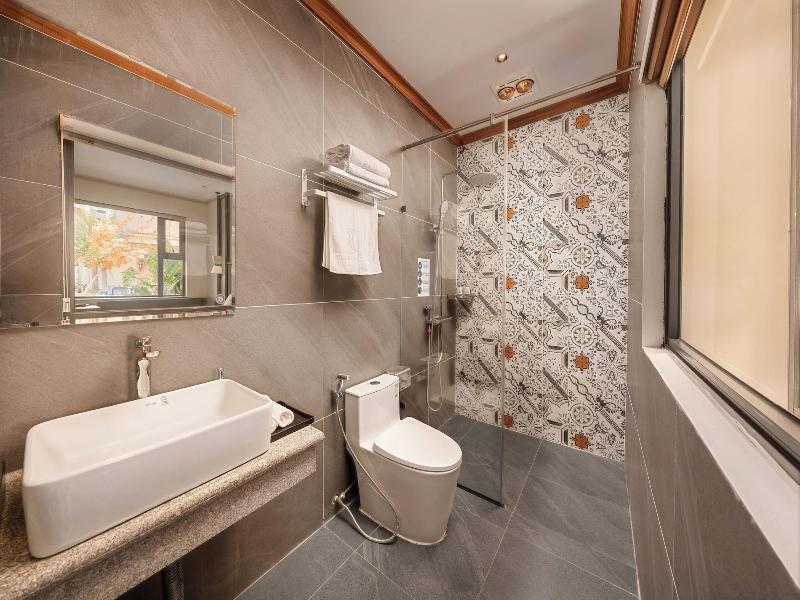 Tam Coc Center Luxury Hotel & Villa image