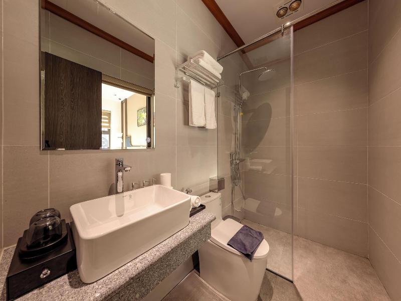 Tam Coc Center Luxury Hotel & Villa image