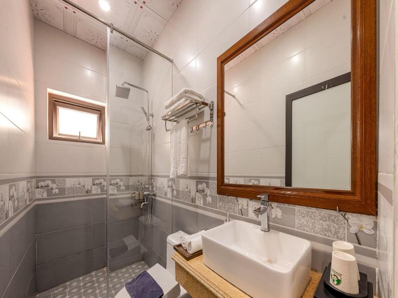 Tam Coc Center Luxury Hotel & Villa image