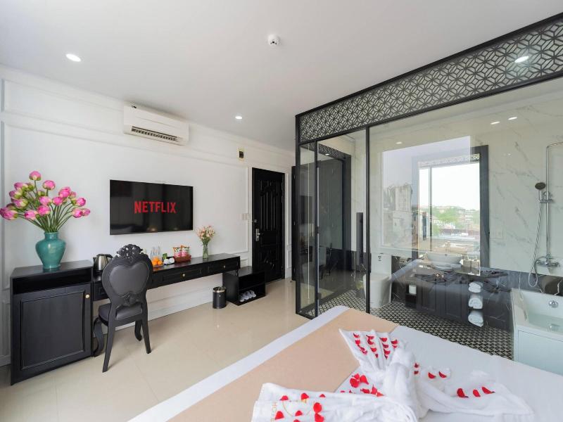 Elegant Hotel image
