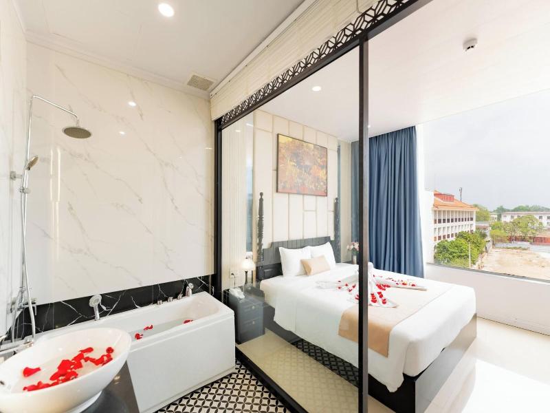 Elegant Hotel image